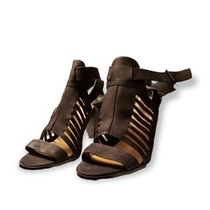 Black Heeled Sandles